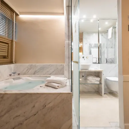 Ponte Vecchio & Hotel 4*