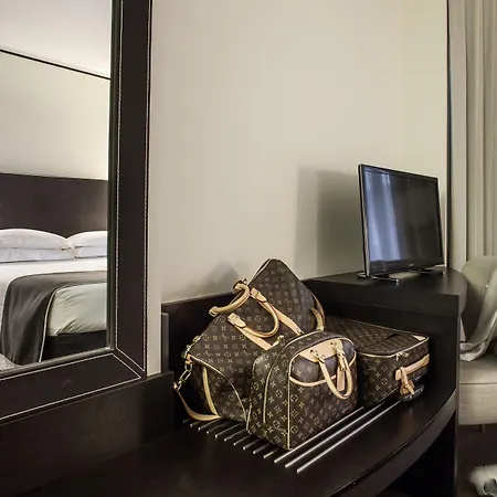 Ξενοδοχείο Ponte Vecchio & 4*