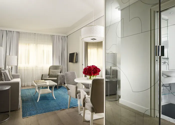 朋特维奇欧套房温泉酒店 4*