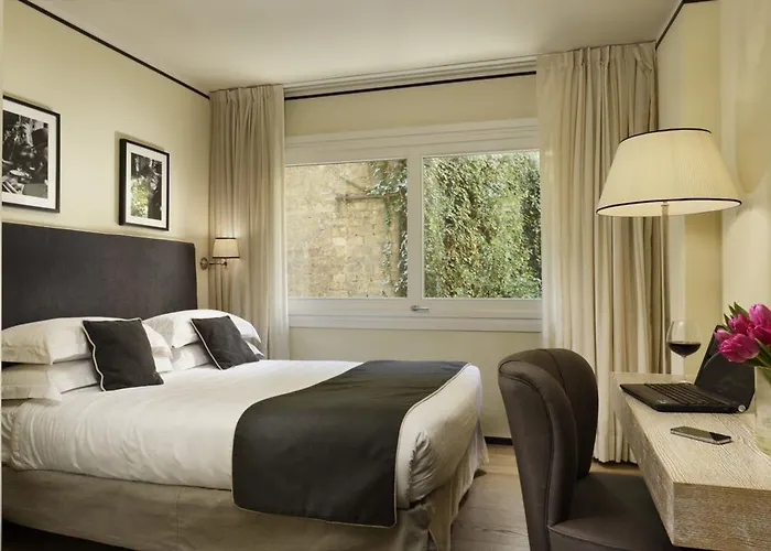 Ponte Vecchio & Ξενοδοχείο