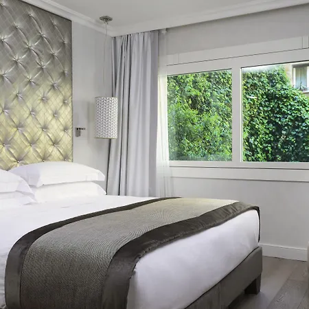 ポンテ ヴェッキオ スイーツ&スパ 4* フィレンツェ